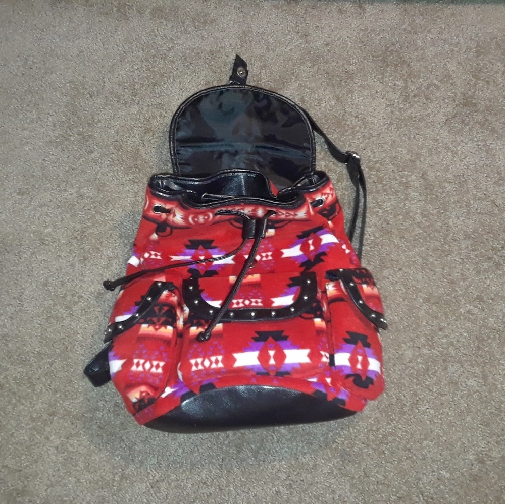 Mini backpack red design. - Picture 3 of 7
